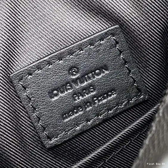 First bag LOUIS VUITTON BAG MESSEANGER 0705
